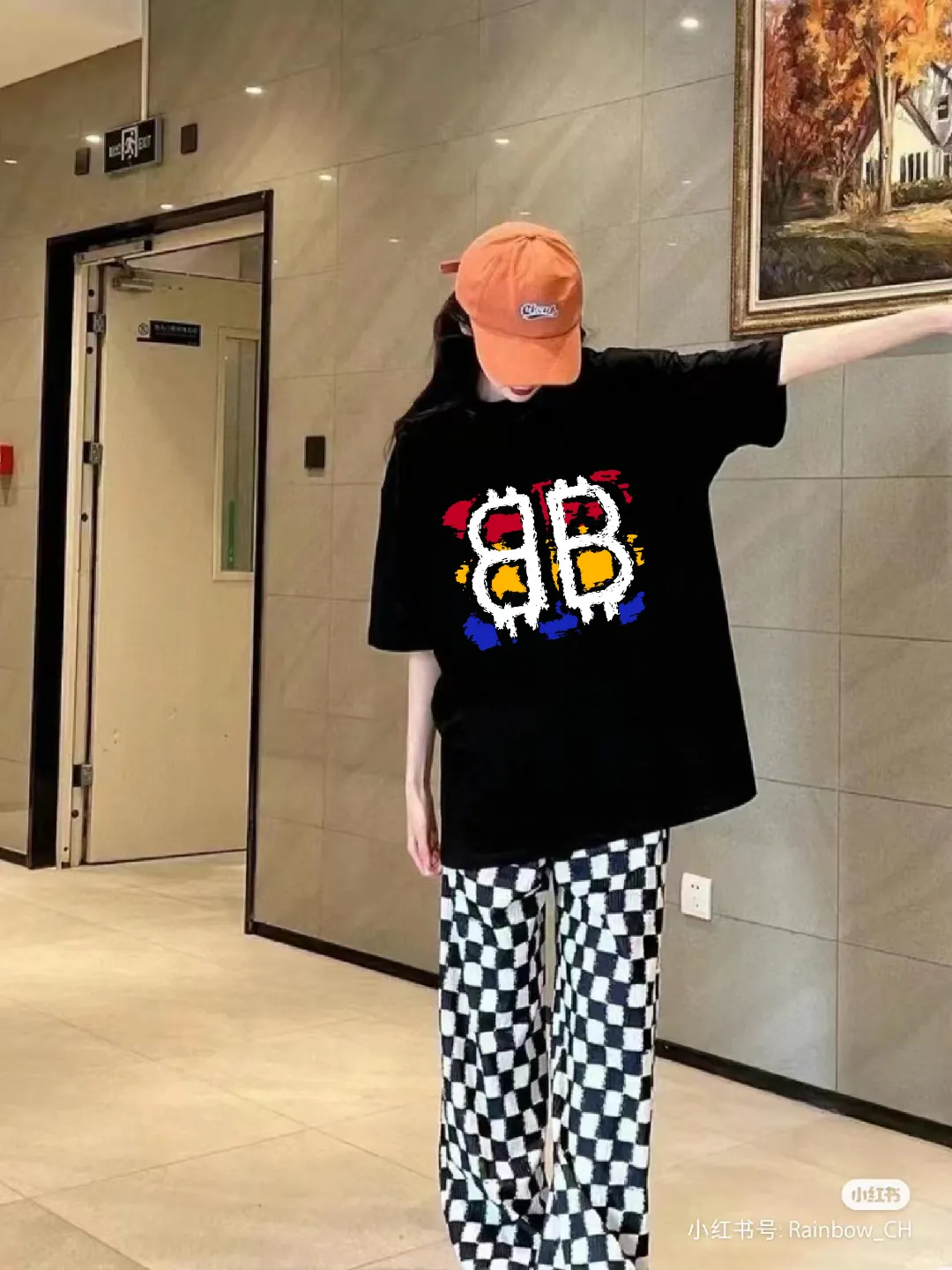 P80✨🔥 BALENCIAGA Paris lettering printed short-sleeved T-shirt. Custom-woven and dyed 300 grams of combed cotton heavyweight fabric. Zero color difference in threads. Perfect details. Different from the current currency version. Welcome to compare. Same Style for men and women. Must-sell in the picture above. Color: White Black Size: 1 2 3 4